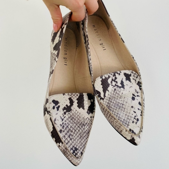 Steve Madden Girl Tan/ Gray Snake Pointed Flats - Picture 1 of 5